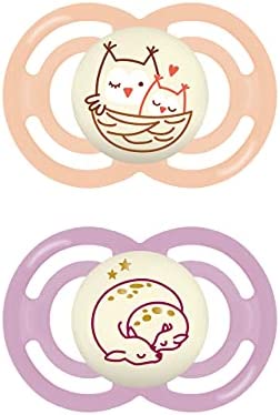 MAM Night - Juego de 2 chupetes antimalformaciones dentales, Especialmente Delgados y Flexibles, Brillan en la Oscuridad, 16 Meses, Mapache/Ciervo, Instrucciones en Lengua Extranjera