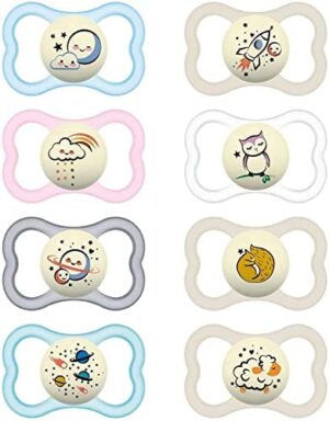MAM Supreme Night - Juego de 2 chupetes de silicona, juego de chupetes luminosos con caja de chupetes, deja respirar la piel del bebé, 18 meses modelo aleatorio